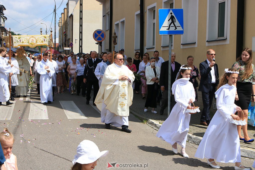 Boże Ciało 2020: Procesja z parafii pw. Nawiedzenia NMP w Ostrołęce [11.06.2020] - zdjęcie #108 - eOstroleka.pl