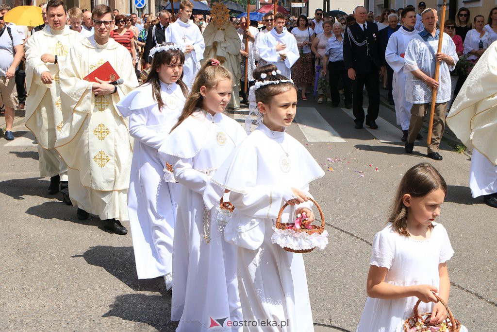 Boże Ciało 2020: Procesja z parafii pw. Nawiedzenia NMP w Ostrołęce [11.06.2020] - zdjęcie #105 - eOstroleka.pl
