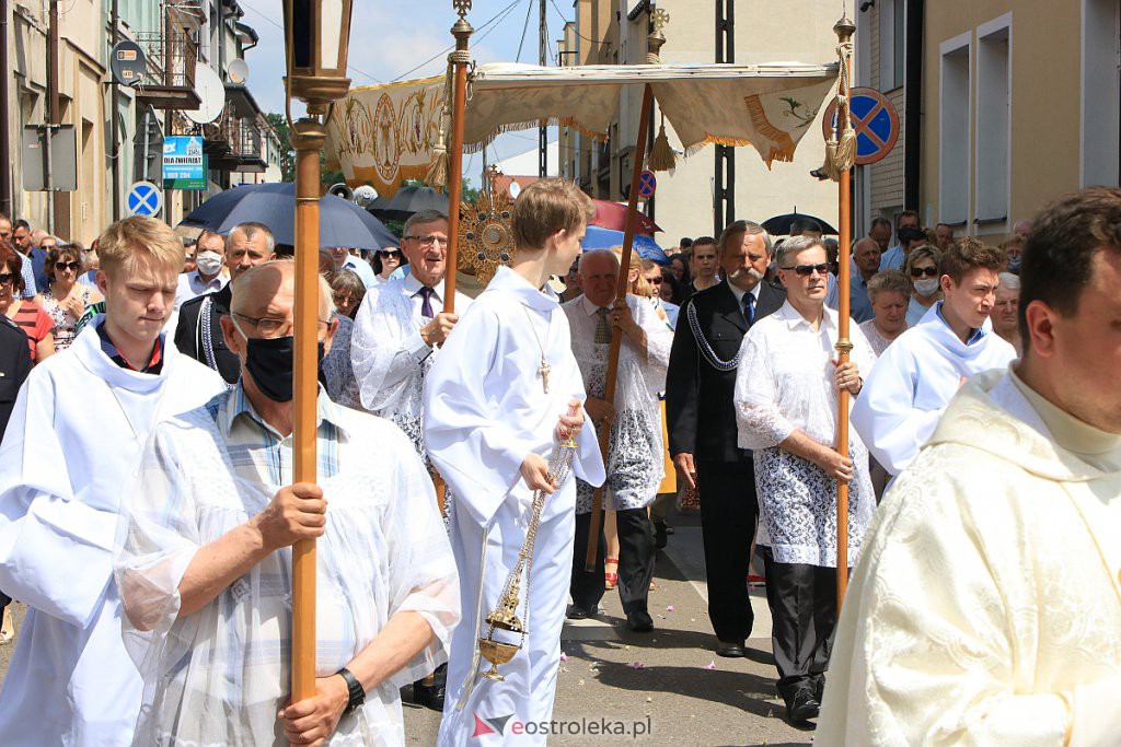 Boże Ciało 2020: Procesja z parafii pw. Nawiedzenia NMP w Ostrołęce [11.06.2020] - zdjęcie #101 - eOstroleka.pl