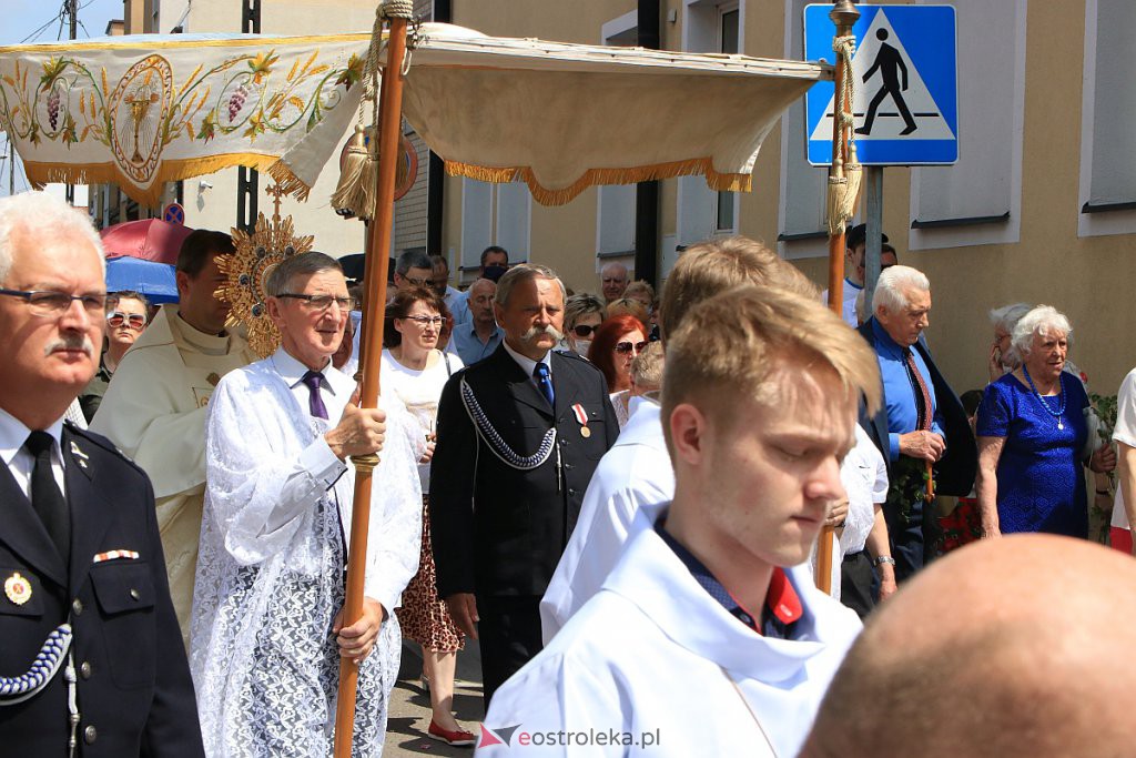 Boże Ciało 2020: Procesja z parafii pw. Nawiedzenia NMP w Ostrołęce [11.06.2020] - zdjęcie #99 - eOstroleka.pl
