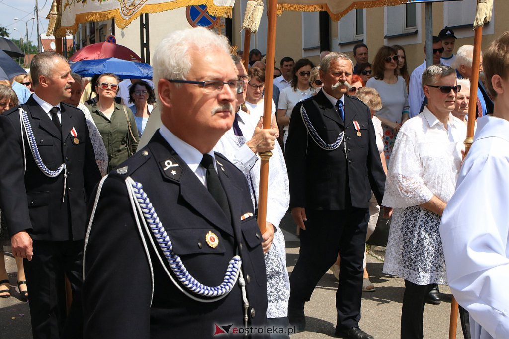 Boże Ciało 2020: Procesja z parafii pw. Nawiedzenia NMP w Ostrołęce [11.06.2020] - zdjęcie #98 - eOstroleka.pl