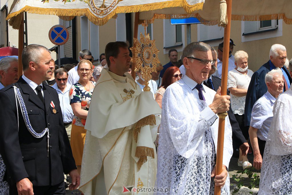 Boże Ciało 2020: Procesja z parafii pw. Nawiedzenia NMP w Ostrołęce [11.06.2020] - zdjęcie #97 - eOstroleka.pl