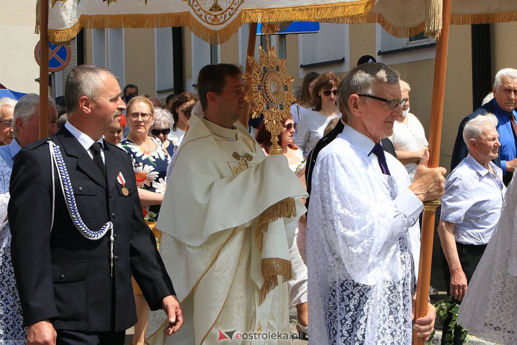 Boże Ciało 2020: Procesja z parafii pw. Nawiedzenia NMP w Ostrołęce [11.06.2020] - zdjęcie #96 - eOstroleka.pl