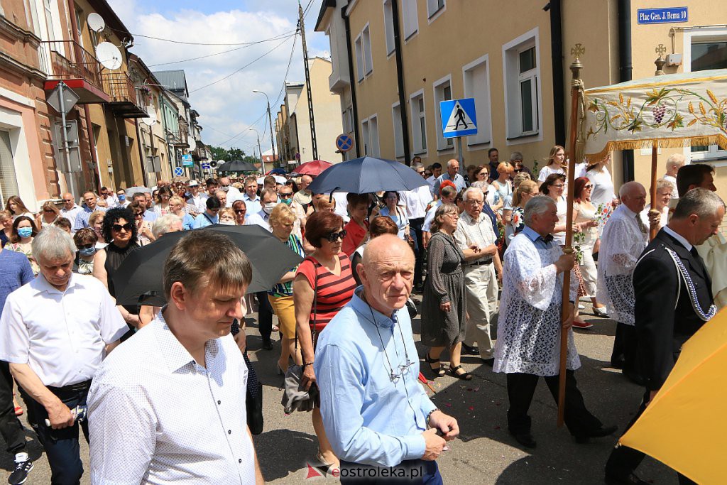 Boże Ciało 2020: Procesja z parafii pw. Nawiedzenia NMP w Ostrołęce [11.06.2020] - zdjęcie #93 - eOstroleka.pl