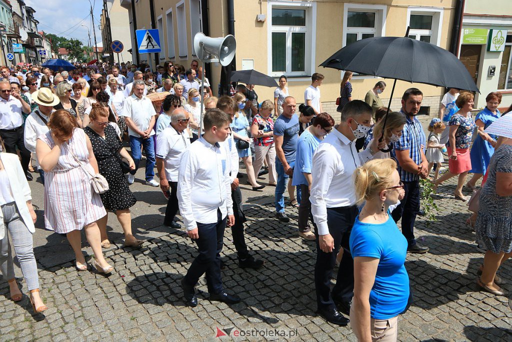 Boże Ciało 2020: Procesja z parafii pw. Nawiedzenia NMP w Ostrołęce [11.06.2020] - zdjęcie #83 - eOstroleka.pl
