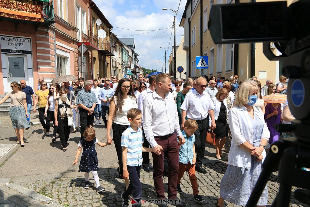 Boże Ciało 2020: Procesja z parafii pw. Nawiedzenia NMP w Ostrołęce [11.06.2020] - zdjęcie #81 - eOstroleka.pl