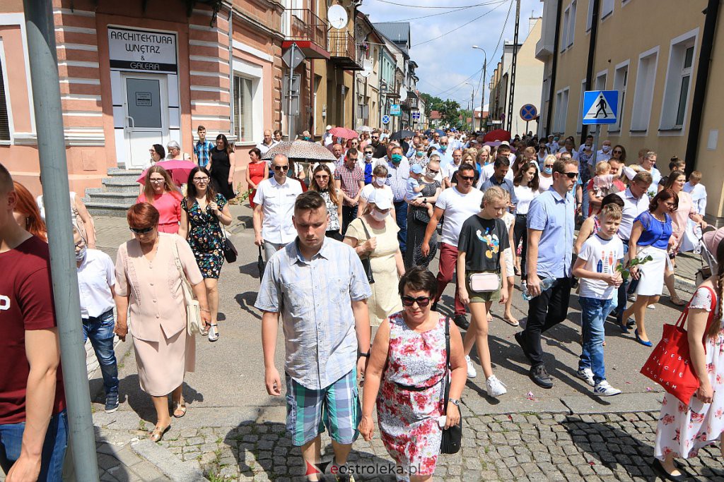 Boże Ciało 2020: Procesja z parafii pw. Nawiedzenia NMP w Ostrołęce [11.06.2020] - zdjęcie #72 - eOstroleka.pl