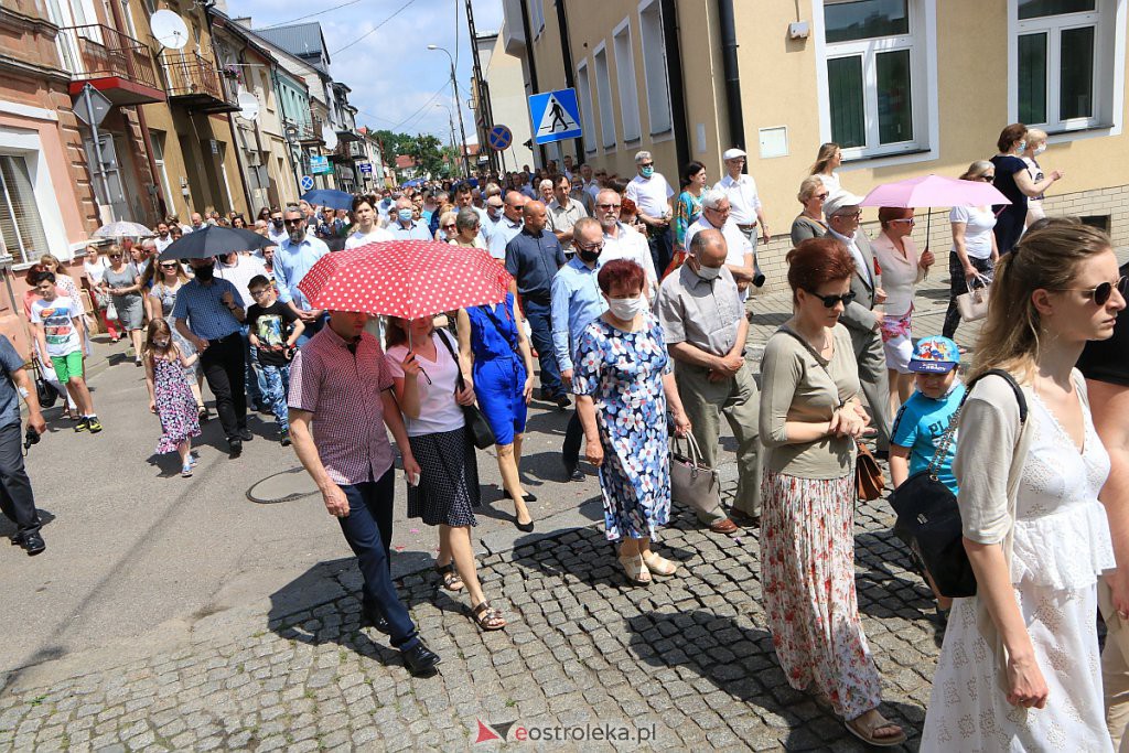 Boże Ciało 2020: Procesja z parafii pw. Nawiedzenia NMP w Ostrołęce [11.06.2020] - zdjęcie #63 - eOstroleka.pl