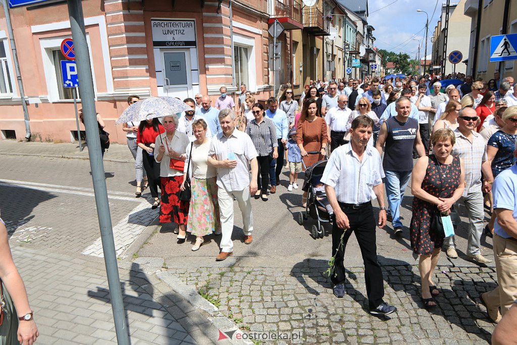 Boże Ciało 2020: Procesja z parafii pw. Nawiedzenia NMP w Ostrołęce [11.06.2020] - zdjęcie #56 - eOstroleka.pl