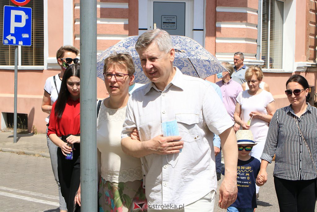 Boże Ciało 2020: Procesja z parafii pw. Nawiedzenia NMP w Ostrołęce [11.06.2020] - zdjęcie #55 - eOstroleka.pl