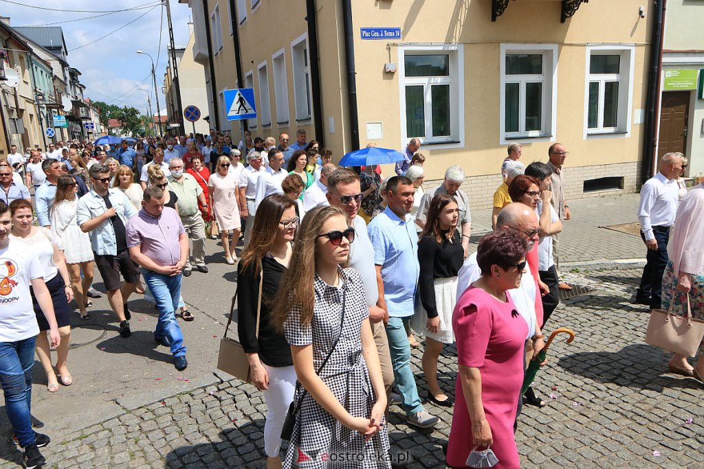 Boże Ciało 2020: Procesja z parafii pw. Nawiedzenia NMP w Ostrołęce [11.06.2020] - zdjęcie #49 - eOstroleka.pl