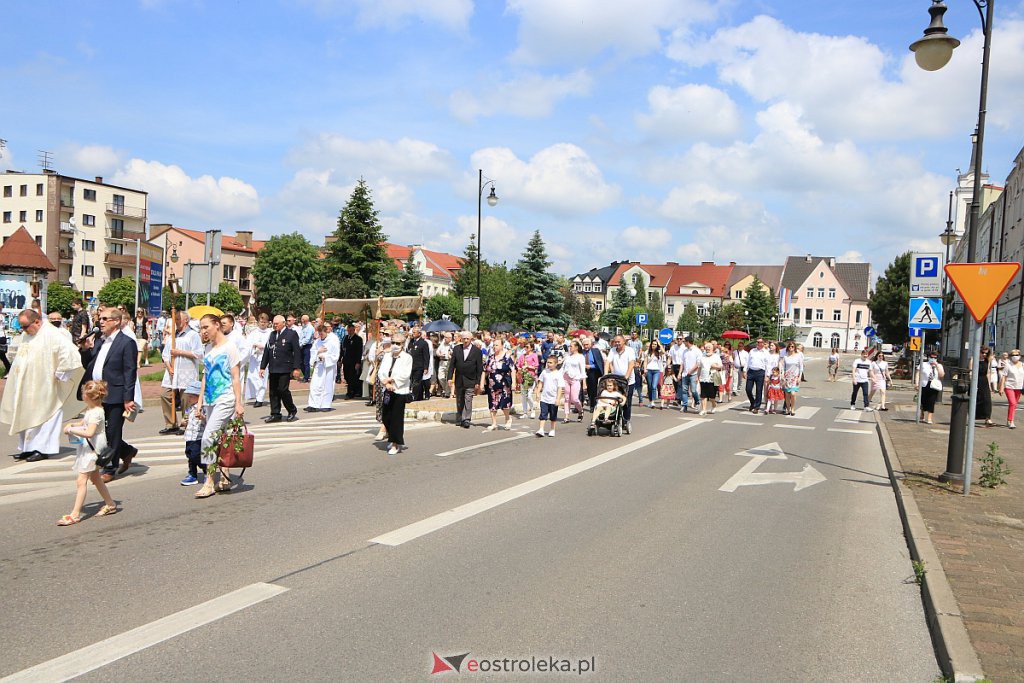 Boże Ciało 2020: Procesja z parafii pw. Nawiedzenia NMP w Ostrołęce [11.06.2020] - zdjęcie #48 - eOstroleka.pl