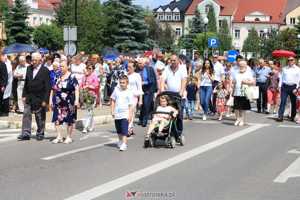 Boże Ciało 2020: Procesja z parafii pw. Nawiedzenia NMP w Ostrołęce [11.06.2020] - zdjęcie #46 - eOstroleka.pl