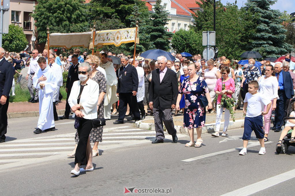 Boże Ciało 2020: Procesja z parafii pw. Nawiedzenia NMP w Ostrołęce [11.06.2020] - zdjęcie #45 - eOstroleka.pl