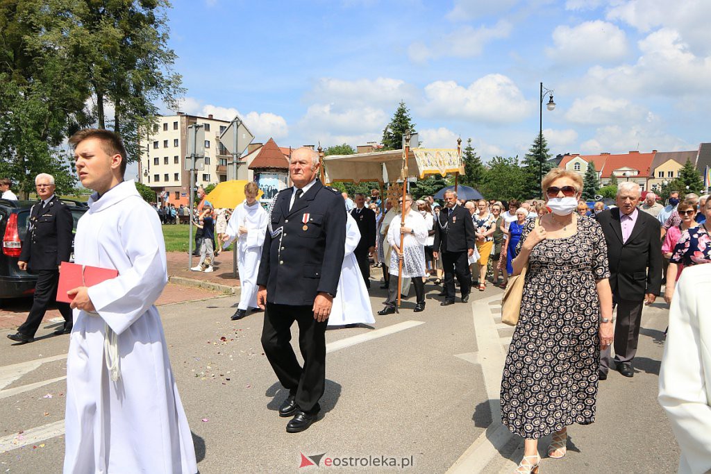 Boże Ciało 2020: Procesja z parafii pw. Nawiedzenia NMP w Ostrołęce [11.06.2020] - zdjęcie #41 - eOstroleka.pl