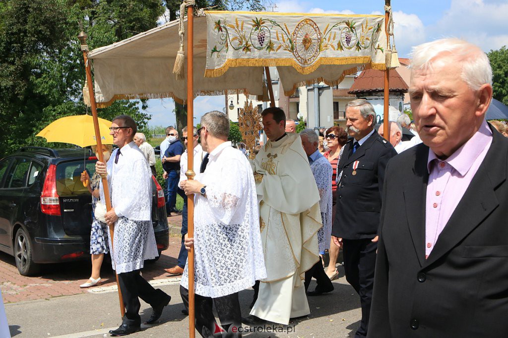 Boże Ciało 2020: Procesja z parafii pw. Nawiedzenia NMP w Ostrołęce [11.06.2020] - zdjęcie #38 - eOstroleka.pl