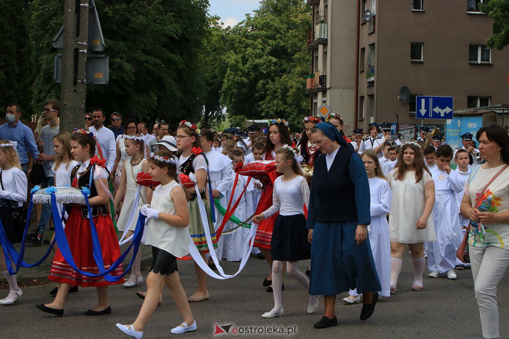 Boże Ciało 2020: Procesja z parafii pw. Nawiedzenia NMP w Ostrołęce [11.06.2020] - zdjęcie #33 - eOstroleka.pl