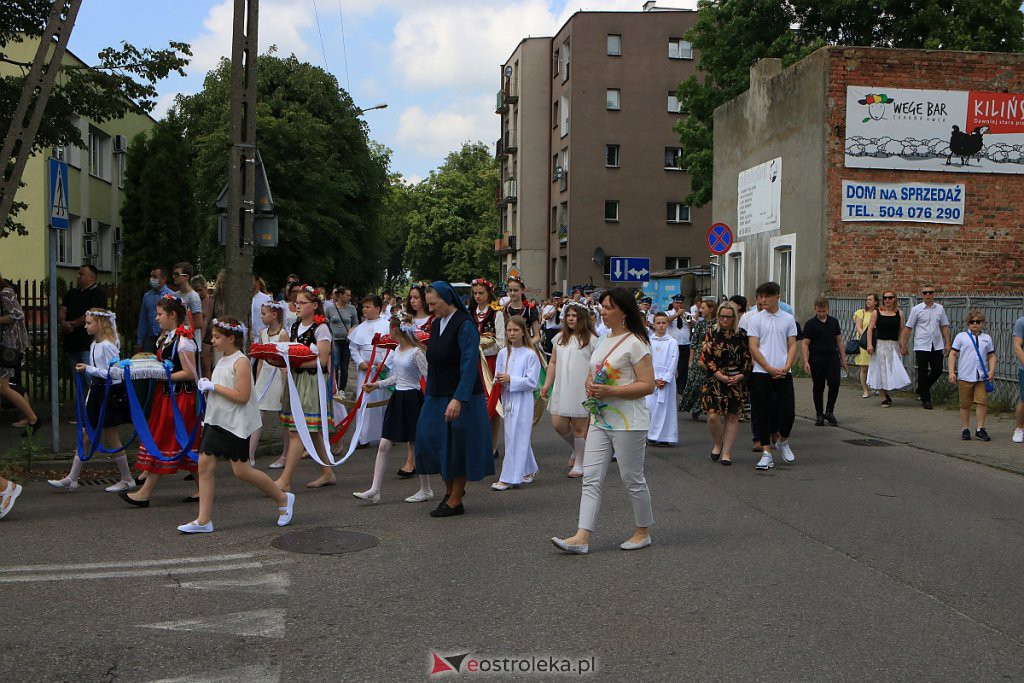 Boże Ciało 2020: Procesja z parafii pw. Nawiedzenia NMP w Ostrołęce [11.06.2020] - zdjęcie #32 - eOstroleka.pl