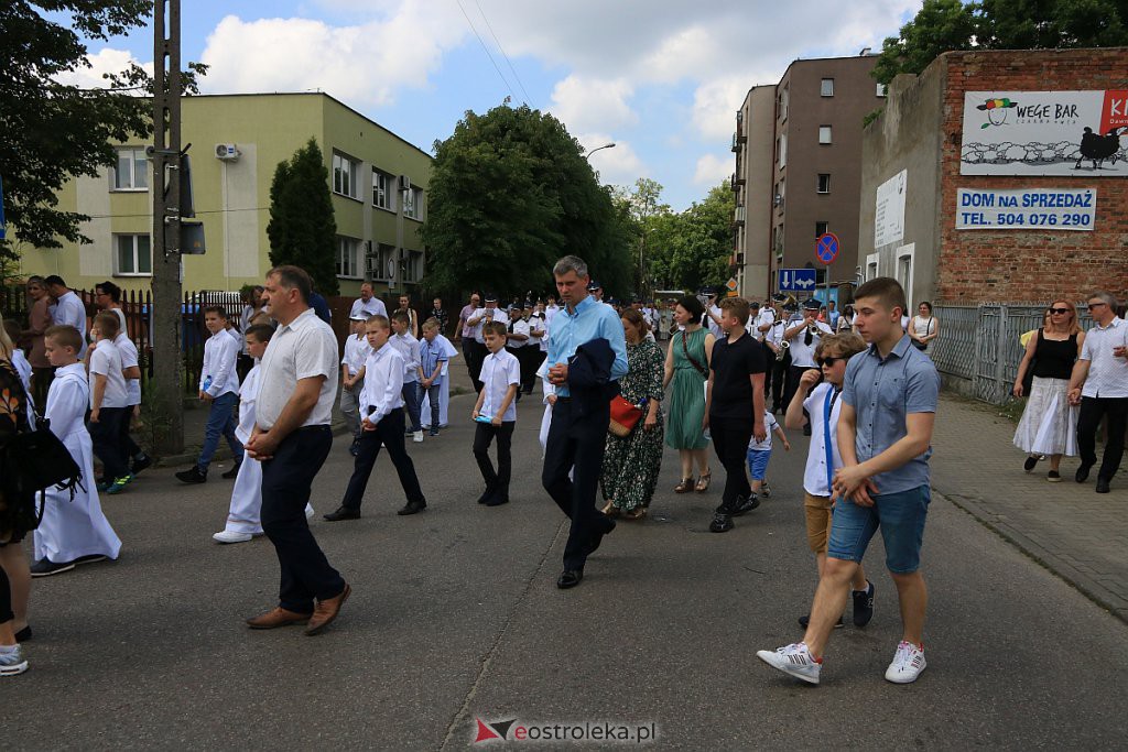 Boże Ciało 2020: Procesja z parafii pw. Nawiedzenia NMP w Ostrołęce [11.06.2020] - zdjęcie #31 - eOstroleka.pl