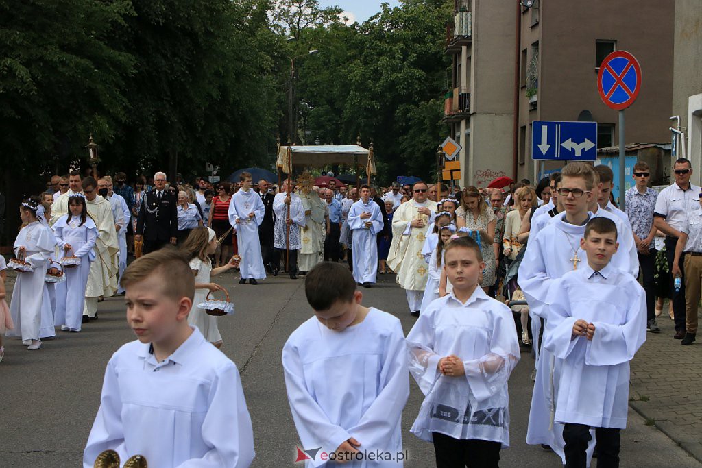 Boże Ciało 2020: Procesja z parafii pw. Nawiedzenia NMP w Ostrołęce [11.06.2020] - zdjęcie #26 - eOstroleka.pl