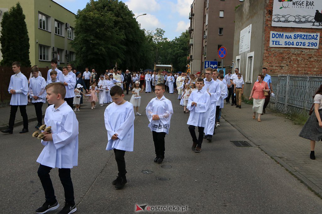 Boże Ciało 2020: Procesja z parafii pw. Nawiedzenia NMP w Ostrołęce [11.06.2020] - zdjęcie #25 - eOstroleka.pl