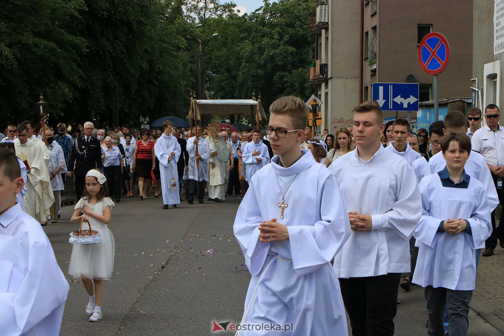 Boże Ciało 2020: Procesja z parafii pw. Nawiedzenia NMP w Ostrołęce [11.06.2020] - zdjęcie #24 - eOstroleka.pl