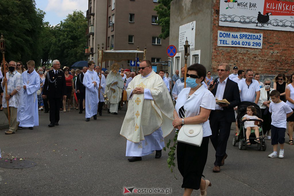 Boże Ciało 2020: Procesja z parafii pw. Nawiedzenia NMP w Ostrołęce [11.06.2020] - zdjęcie #23 - eOstroleka.pl