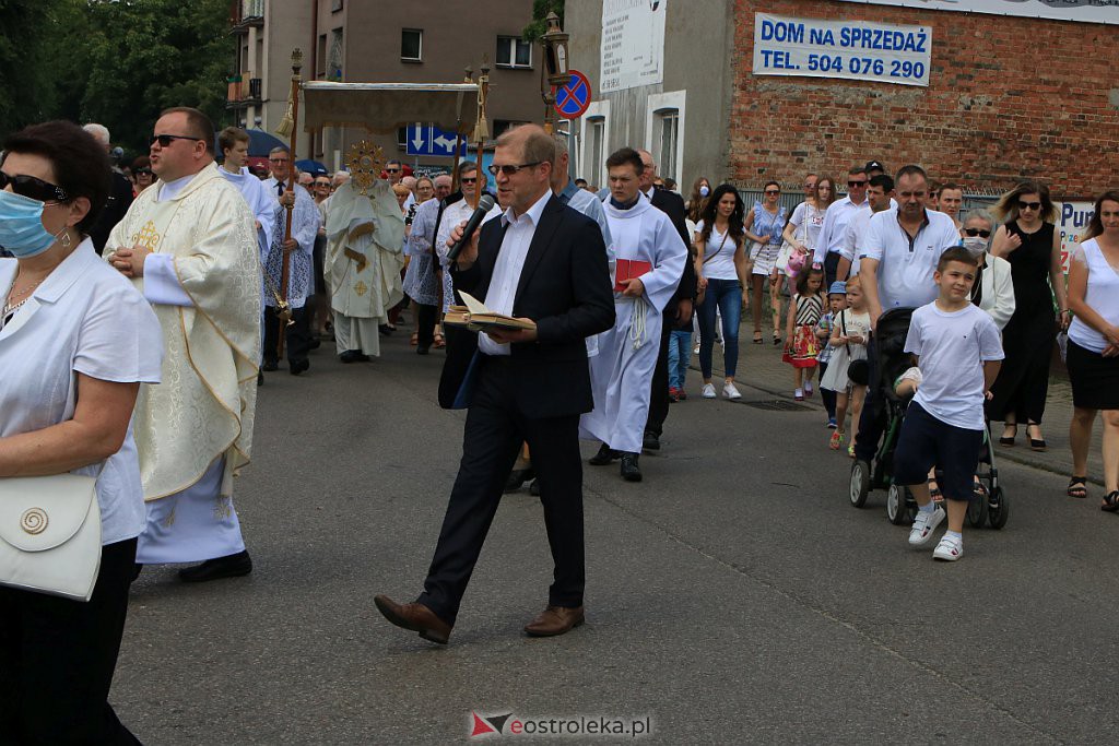 Boże Ciało 2020: Procesja z parafii pw. Nawiedzenia NMP w Ostrołęce [11.06.2020] - zdjęcie #22 - eOstroleka.pl