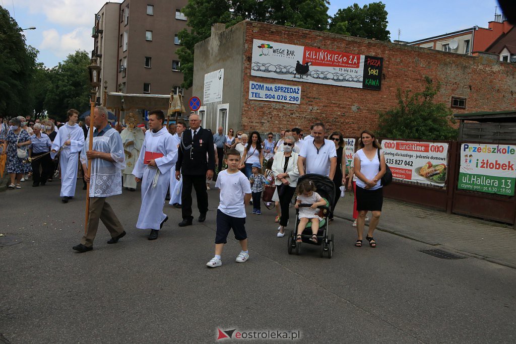 Boże Ciało 2020: Procesja z parafii pw. Nawiedzenia NMP w Ostrołęce [11.06.2020] - zdjęcie #20 - eOstroleka.pl