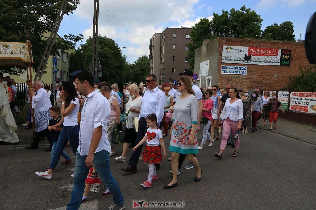Boże Ciało 2020: Procesja z parafii pw. Nawiedzenia NMP w Ostrołęce [11.06.2020] - zdjęcie #17 - eOstroleka.pl
