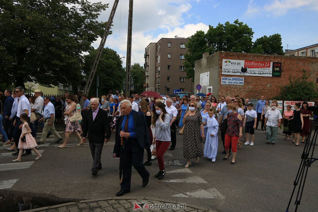 Boże Ciało 2020: Procesja z parafii pw. Nawiedzenia NMP w Ostrołęce [11.06.2020] - zdjęcie #16 - eOstroleka.pl