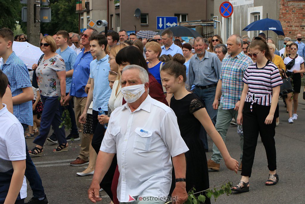 Boże Ciało 2020: Procesja z parafii pw. Nawiedzenia NMP w Ostrołęce [11.06.2020] - zdjęcie #12 - eOstroleka.pl