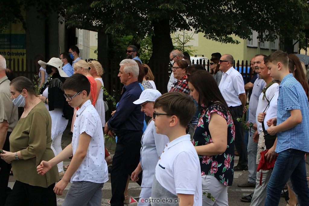 Boże Ciało 2020: Procesja z parafii pw. Nawiedzenia NMP w Ostrołęce [11.06.2020] - zdjęcie #11 - eOstroleka.pl