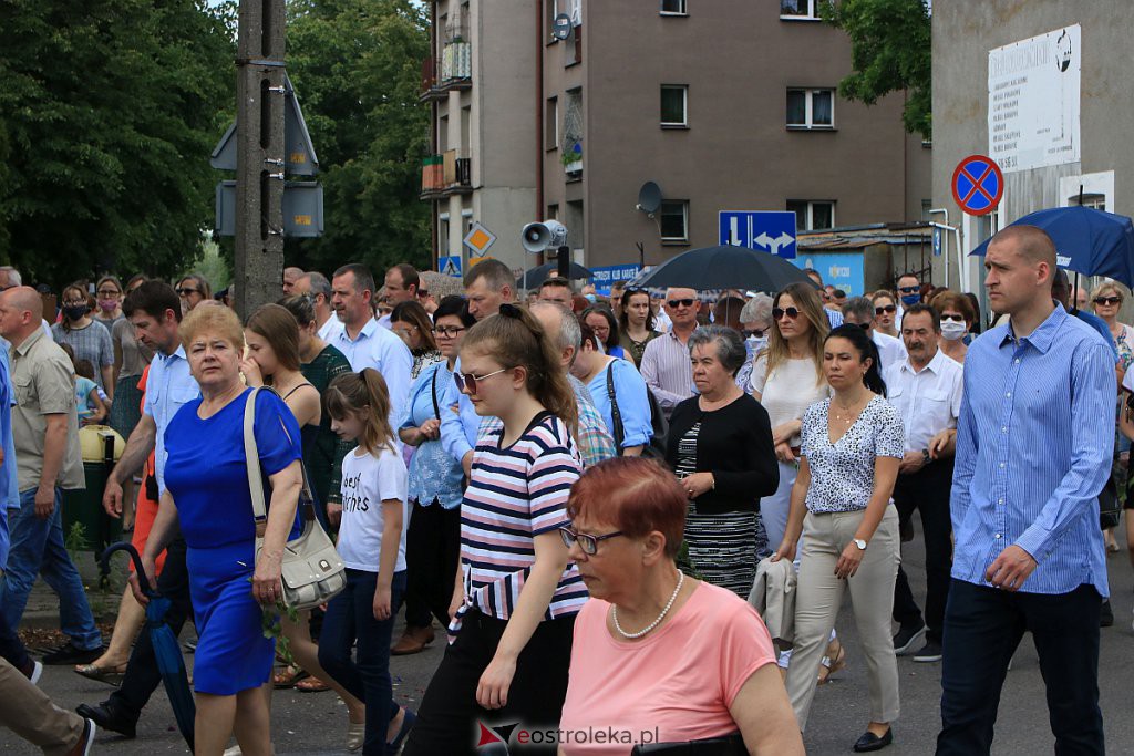 Boże Ciało 2020: Procesja z parafii pw. Nawiedzenia NMP w Ostrołęce [11.06.2020] - zdjęcie #10 - eOstroleka.pl