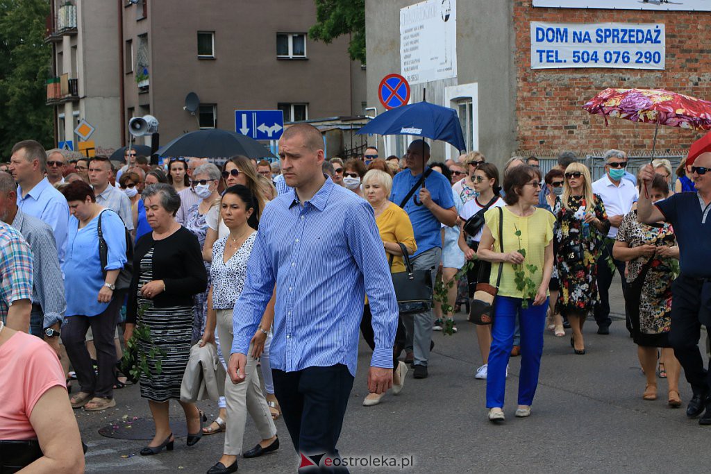 Boże Ciało 2020: Procesja z parafii pw. Nawiedzenia NMP w Ostrołęce [11.06.2020] - zdjęcie #9 - eOstroleka.pl