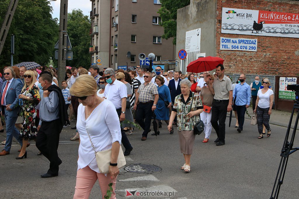 Boże Ciało 2020: Procesja z parafii pw. Nawiedzenia NMP w Ostrołęce [11.06.2020] - zdjęcie #7 - eOstroleka.pl