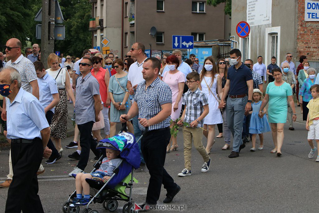 Boże Ciało 2020: Procesja z parafii pw. Nawiedzenia NMP w Ostrołęce [11.06.2020] - zdjęcie #3 - eOstroleka.pl