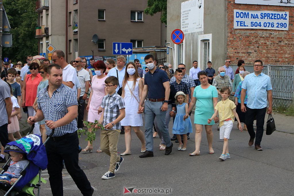 Boże Ciało 2020: Procesja z parafii pw. Nawiedzenia NMP w Ostrołęce [11.06.2020] - zdjęcie #2 - eOstroleka.pl