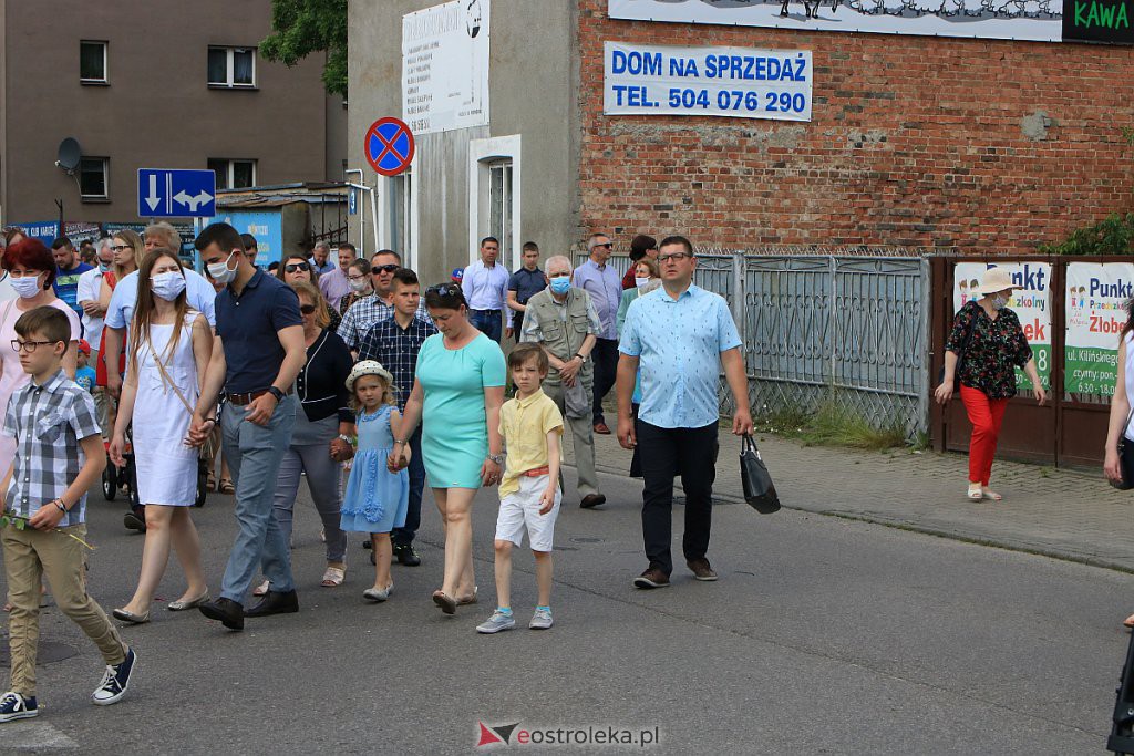 Boże Ciało 2020: Procesja z parafii pw. Nawiedzenia NMP w Ostrołęce [11.06.2020] - zdjęcie #1 - eOstroleka.pl