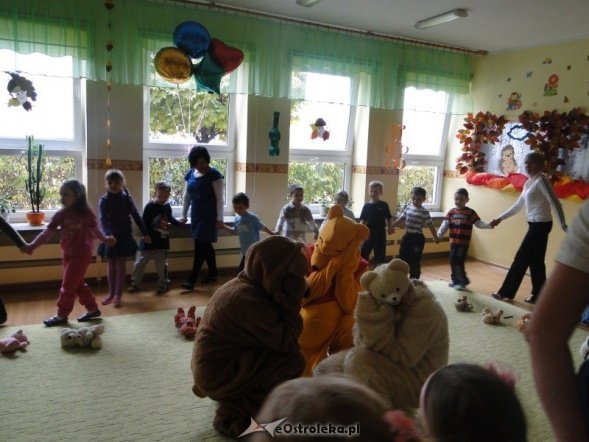 Dzień misia w przedszkolu nr 17 (20.10.2010) - zdjęcie #13 - eOstroleka.pl