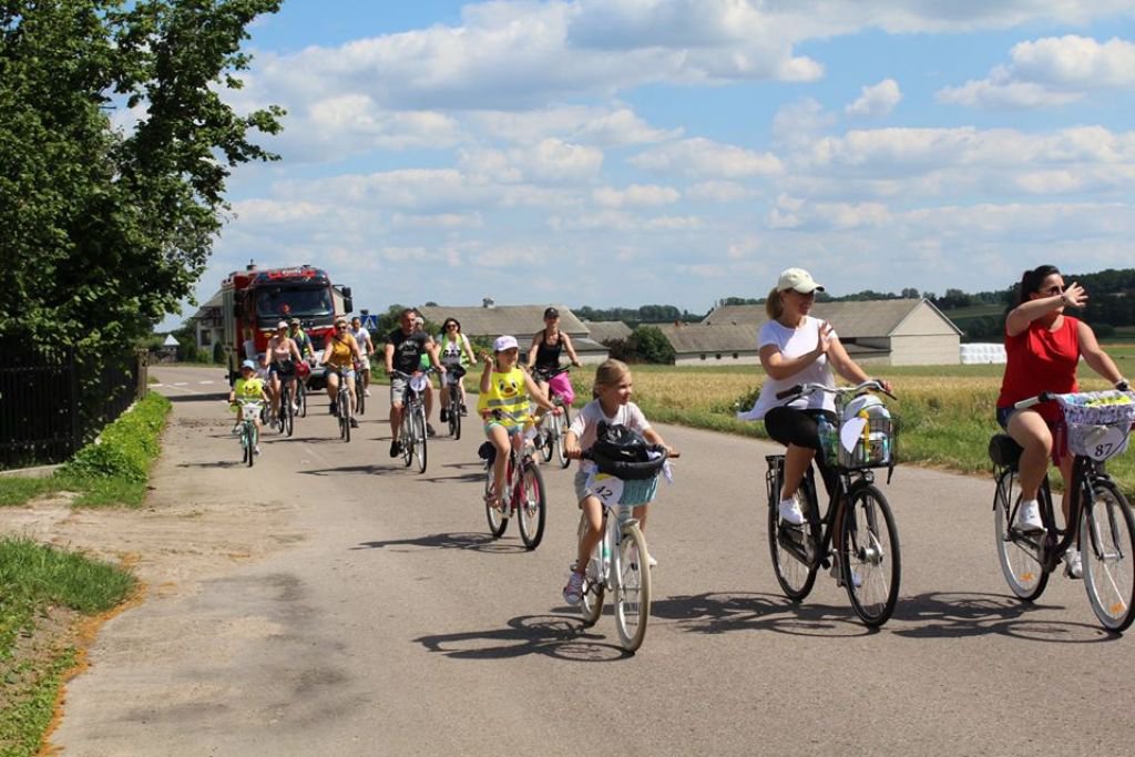 Rodzinny rajd rowerowy w Czerwinie. Chętnych nie brakowało [09.07.2020] - zdjęcie #2 - eOstroleka.pl