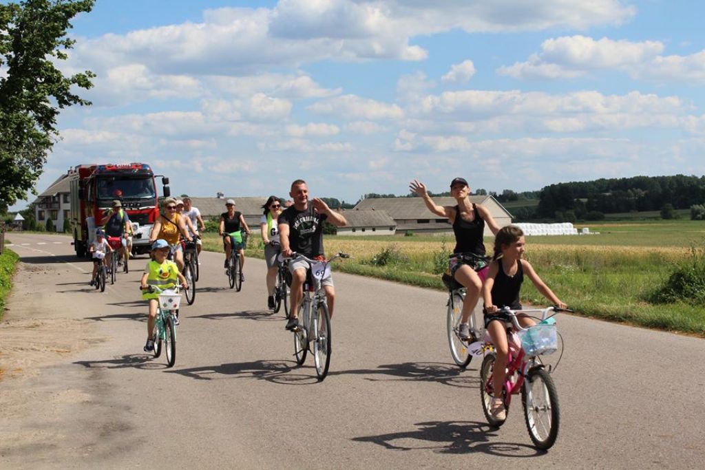 Rodzinny rajd rowerowy w Czerwinie. Chętnych nie brakowało [09.07.2020] - zdjęcie #3 - eOstroleka.pl