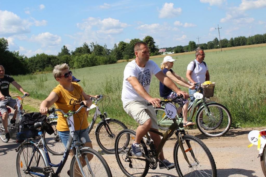 Rodzinny rajd rowerowy w Czerwinie. Chętnych nie brakowało [09.07.2020] - zdjęcie #4 - eOstroleka.pl