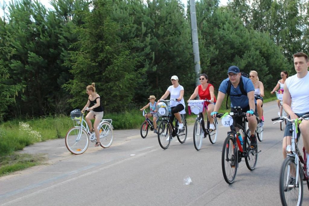 Rodzinny rajd rowerowy w Czerwinie. Chętnych nie brakowało [09.07.2020] - zdjęcie #6 - eOstroleka.pl