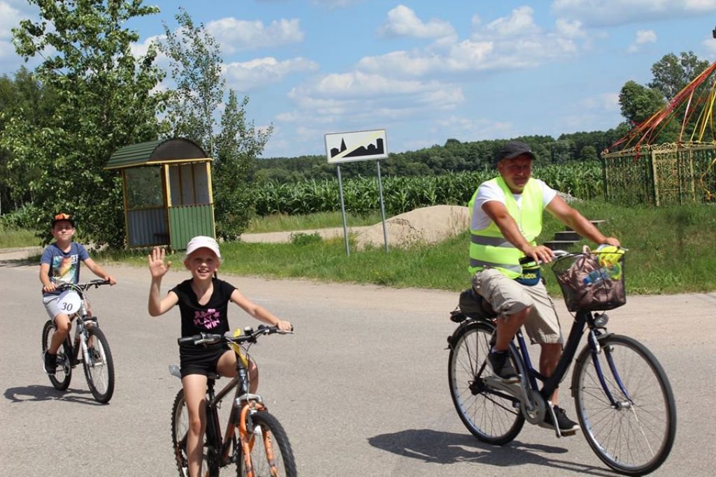 Rodzinny rajd rowerowy w Czerwinie. Chętnych nie brakowało [09.07.2020] - zdjęcie #7 - eOstroleka.pl