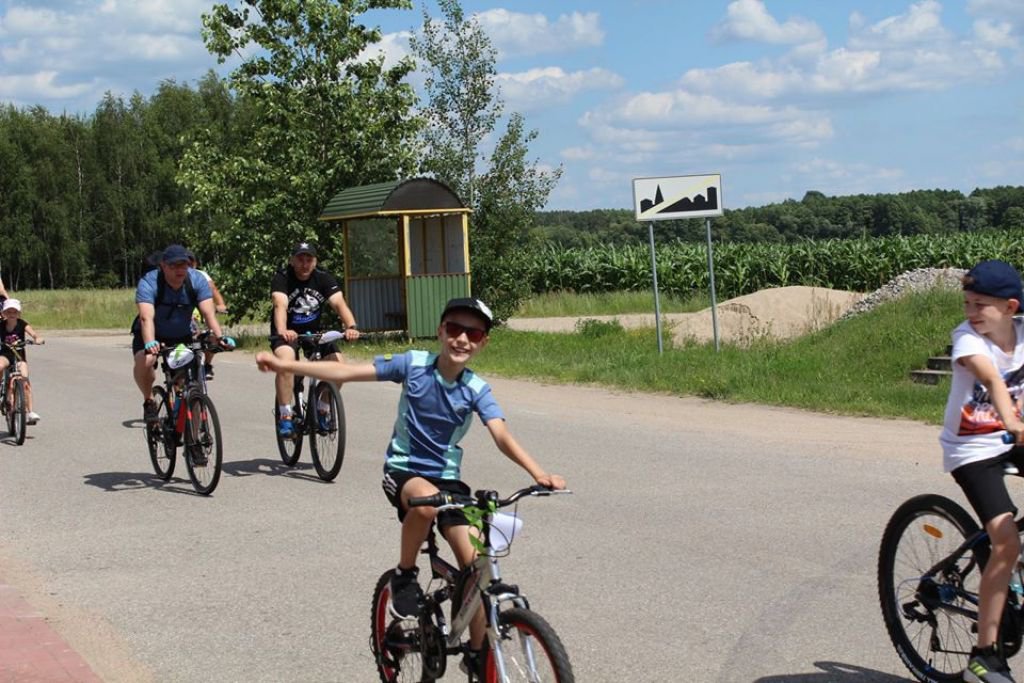 Rodzinny rajd rowerowy w Czerwinie. Chętnych nie brakowało [09.07.2020] - zdjęcie #8 - eOstroleka.pl