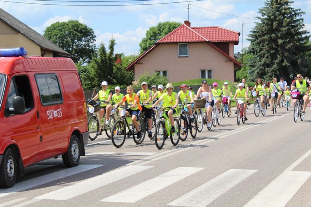 Rodzinny rajd rowerowy w Czerwinie. Chętnych nie brakowało [09.07.2020] - zdjęcie #10 - eOstroleka.pl