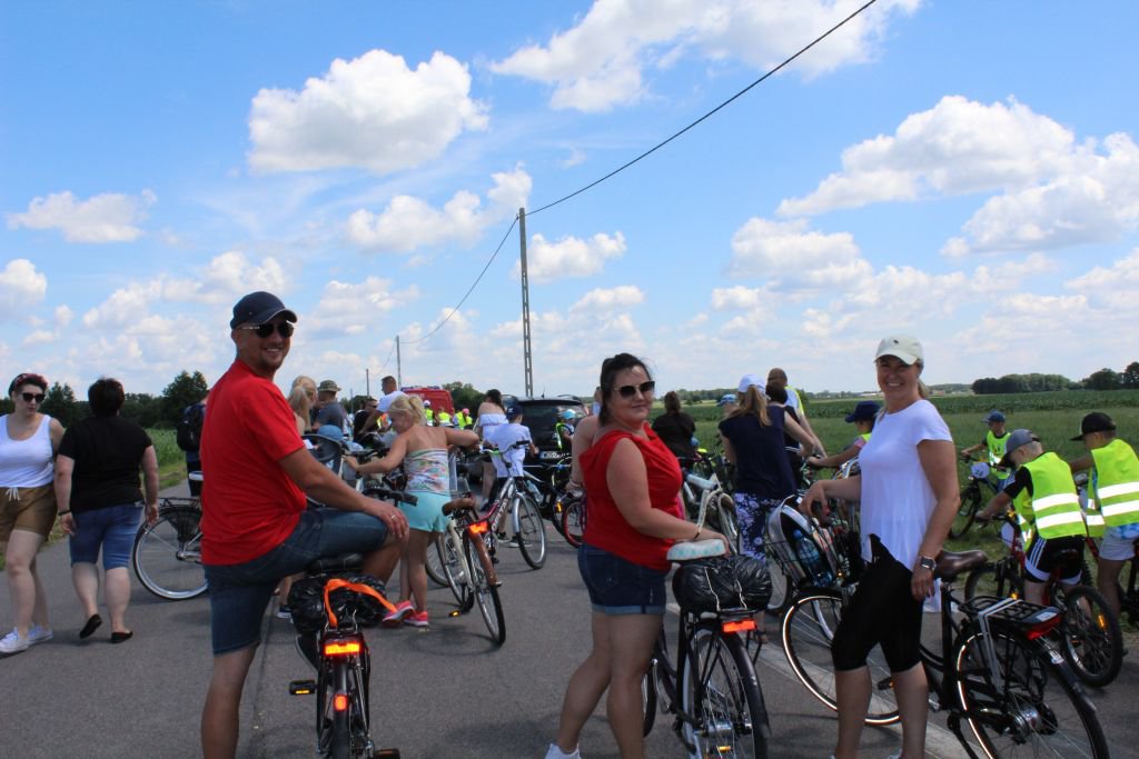 Rodzinny rajd rowerowy w Czerwinie. Chętnych nie brakowało [09.07.2020] - zdjęcie #12 - eOstroleka.pl