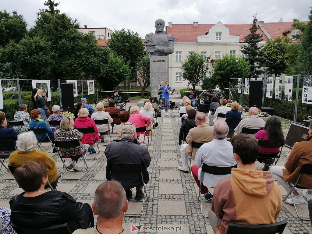 Art-Czwartek: Artur Gotz z największymi hitami Kabaretu Starszych Panów [09.07.2020] - zdjęcie #17 - eOstroleka.pl