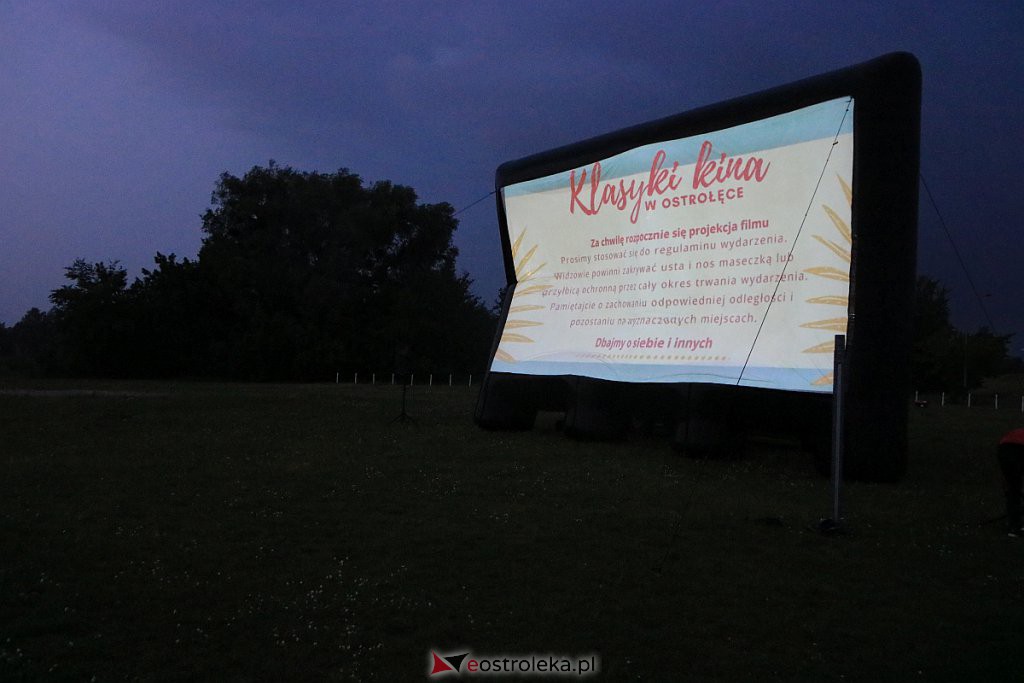 Kino letnie w Ostrołęce. Pogoda dała się we znaki organizatorom [10.07.2020] - zdjęcie #1 - eOstroleka.pl